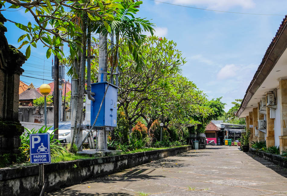 Parkir kendaraan yang luas